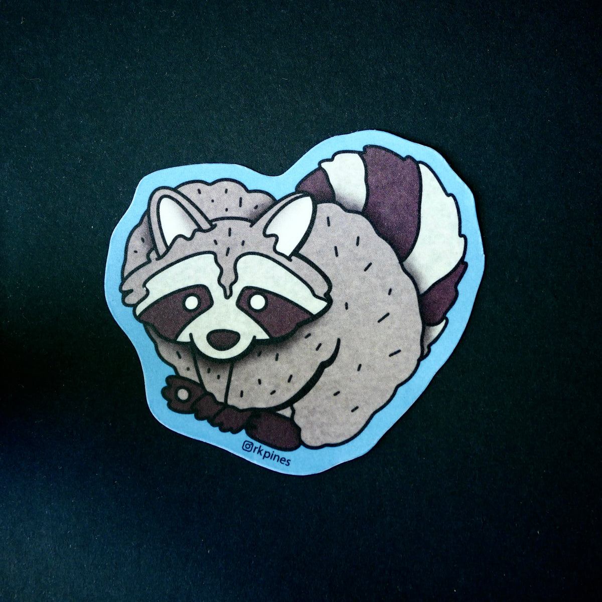 Sticker Cora Mapache – RK Pines